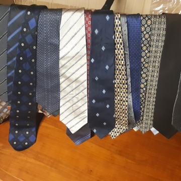Moške kravate odlično ohranjene