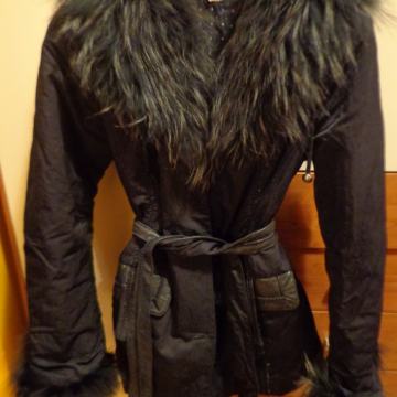 črna, ženska,   jakna z ovratnikom iz krzna