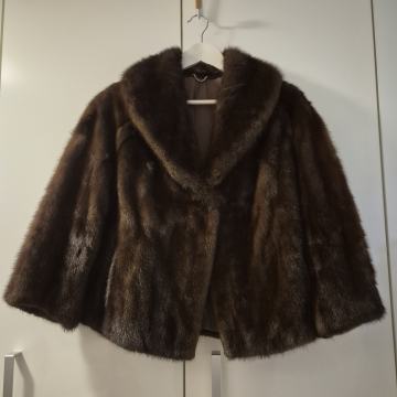 Krznena jakna iz rjavega nerca