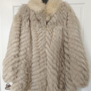 Krzneni plašč 38
