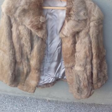 ženska krznjena jakna št. 46