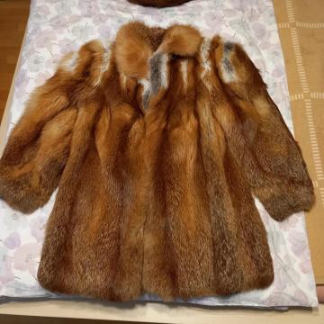 Krznen plašč rdeča lisica