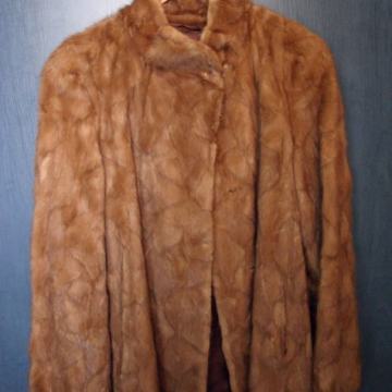 Krzneni plašč Nerc - izjemno lahek, prefinjen kroj po meri
