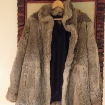 Krzneni ženski plašč