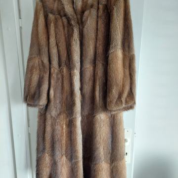 Prodam kvaliteten krznen plašč nerc