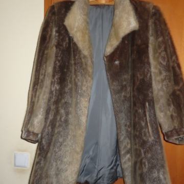 ŽENSKI PLAŠČ IZ TJULNJA