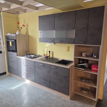 ODPRODAJA EKSPONATA (KUHINJA RILEY Z APARATI)!