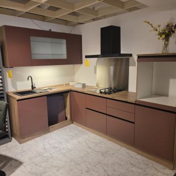 ODPRODAJA EKSPONATA (KUHINJA WIN Z APARATI)!