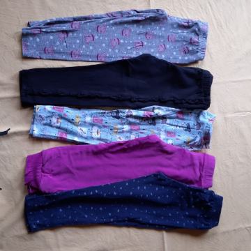 Dekliške pajkice in dolge hlače št. 98, podarim dodatne pajkice