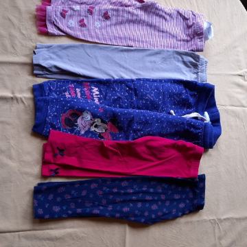 Dekliške pajkice in dolge hlače št. 98, podarim dodatne pajkice