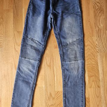 JEANS PAJKICE 146 NOVE