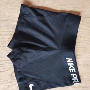 Kratke tekaške pajkice NIKE PRO za 6/7 let