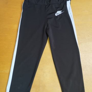 Nike kapri hlače 152