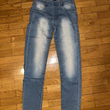 Otroške legice jeans izgleda