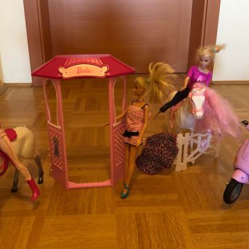 Barbie hiša z dodatki