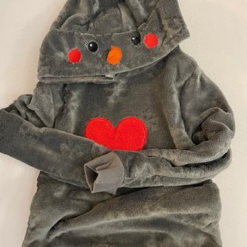 flis ženski s kapuco zimski motiv s snežinkami S