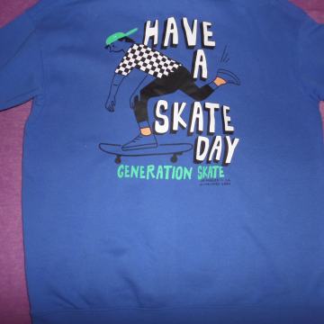 Pulover H&M s Skate tiskom na hrbtu, št. 170/176 (NOV)