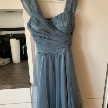 Dekliška svečana obleka