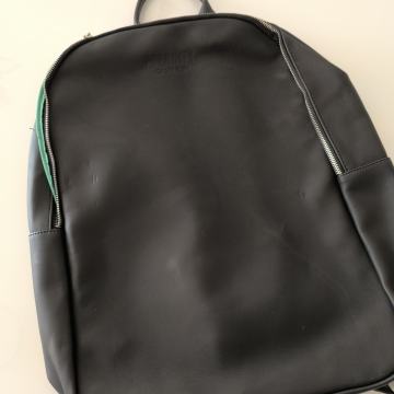 Calvin Klein nahrbtnik