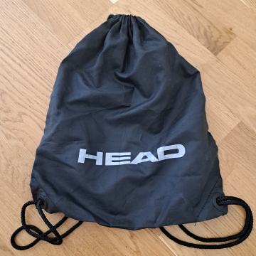 Črn nahrbtnik vreča HEAD prodam
