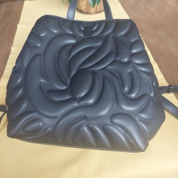 Desigual nov nahrbtnik