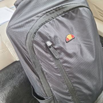 Ellesse nahrbtnik