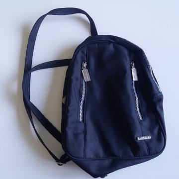 Mali črni nahrbtnik Feel Fre:3