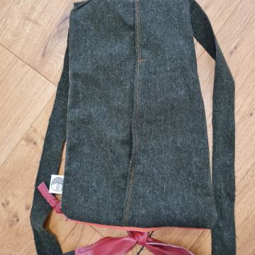 Nahrbtnik v retro slogu, narejen v Sloveniji