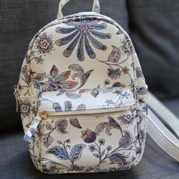 Nov nahrbtnik Anna Pielo