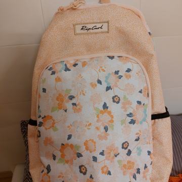 Prodam lepo ohranjen dekliški nahrbtnik