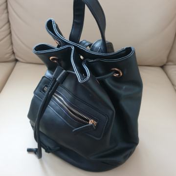 Ženski modni nahrbtnik črn