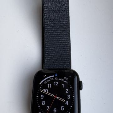 Apple Watch SE ura (2. generacije), 44 mm, GPS, Loop pašček, Midnight