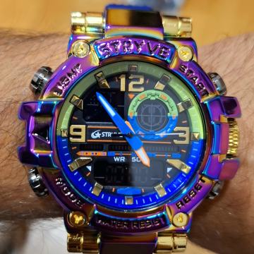 Moška digitalna ura