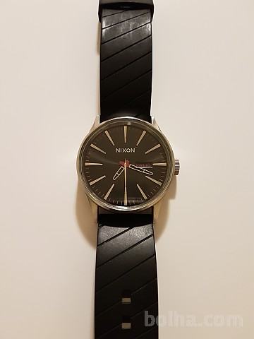 Nixon ura The Sentry