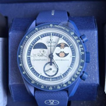 Omega x Swatch Snoopy – MISSION TO EARTHPHASE MOONSHINE GOLD