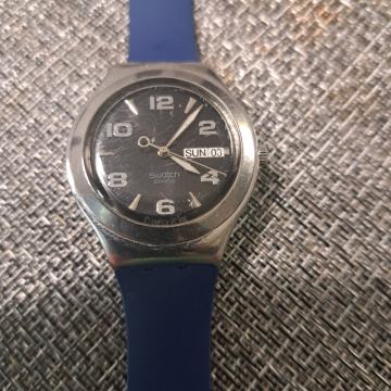 Ročna ura SWATCH Swiss