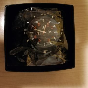 Ročno uro v originalni embalaži