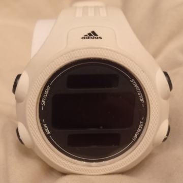 Ura Adidas v beli barvi, Ljubljana