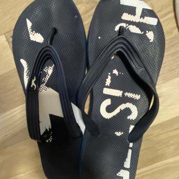 Hollister natikeče prodam za 10€