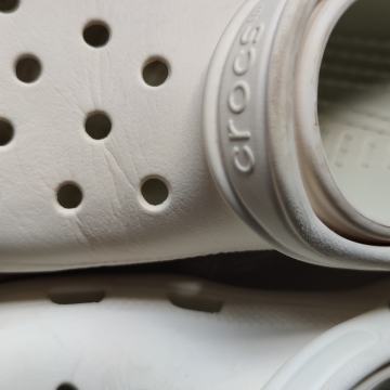 Beli Crocs in jopica = 30 eur