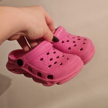 čevlji/natikači 25