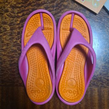 Crocs japonke za na bazen plažo roza oranžna C12/C13 št. 30