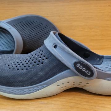 Crocs sivo črni  J3 vel. 34-35