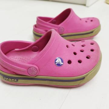 CROCS št. 22 - 24 ( 6 / 7 ) natikači crocse original KOT NOVI