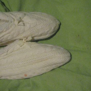 Dekliški hišni copati-beli, topli, pleteni, st. 35-36