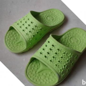 dekliški otroški natikači št. 33