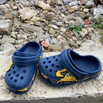 Fantovski natikači št. 24