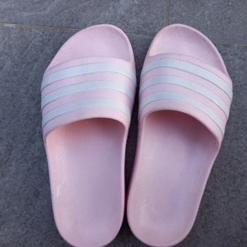 Natikač Adidas številka 35.