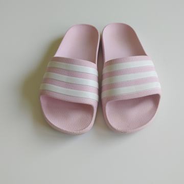 Roza natikači Adidas, št. 34