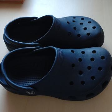 Ugodno prodam odlično ohranjene otroške natikače Crocs uni sex 33-34